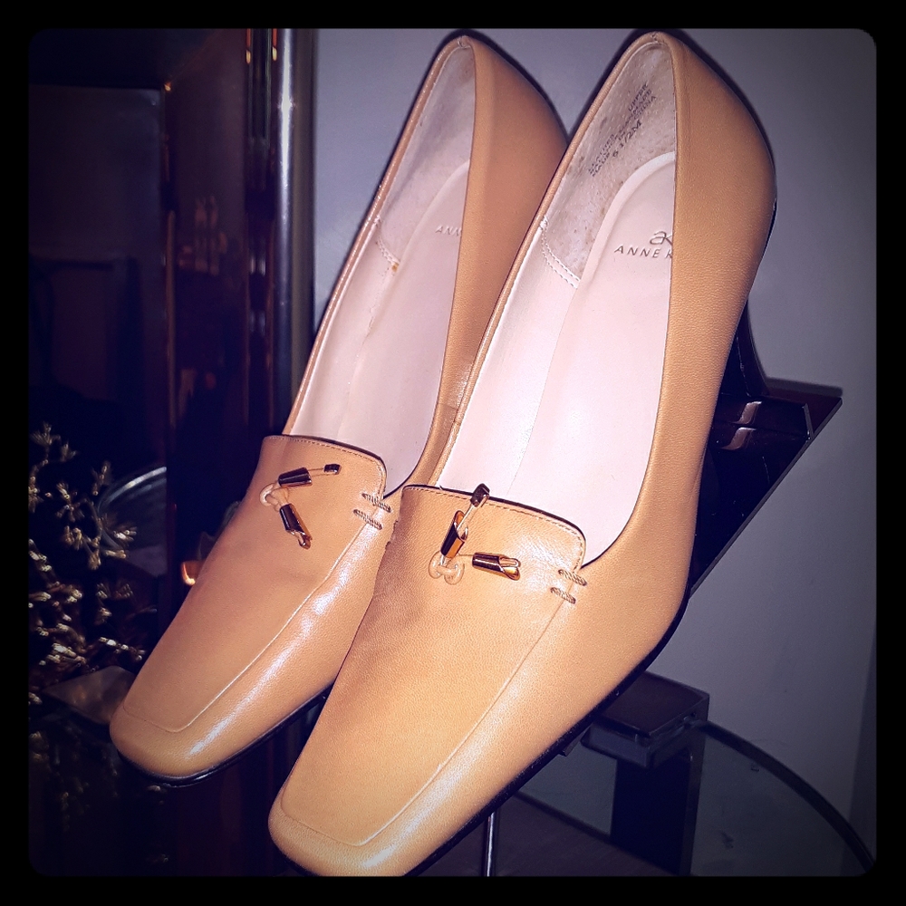 Tan ANNE KLEIN Pumps